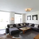 Vila M Schoorl