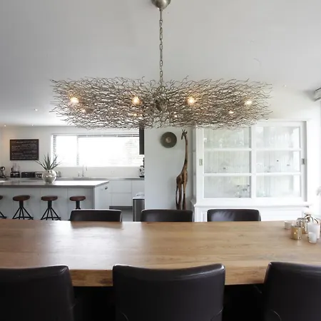 M Villa *