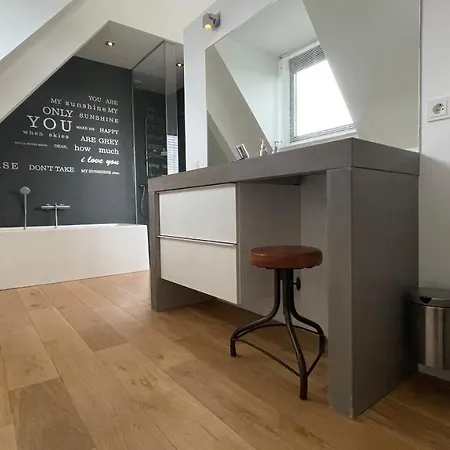 M Villa *